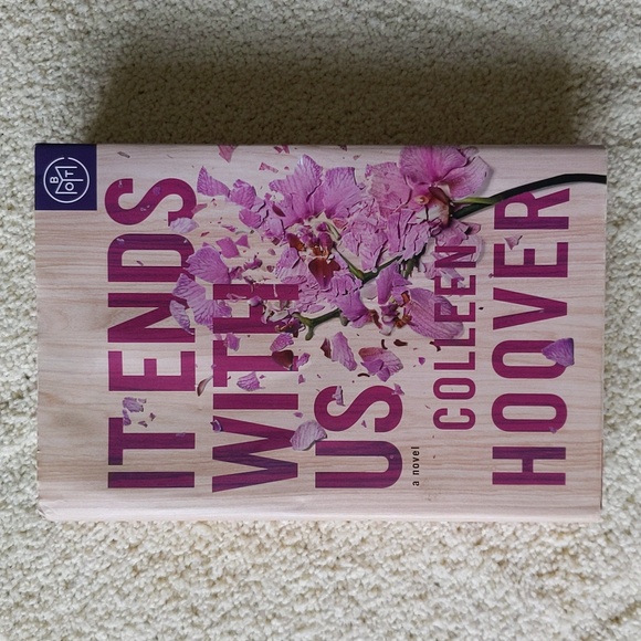 Colleen Hoover Book Bundle- It Ends With Us, It Starts With Us & Regretting You - Picture 2 of 7